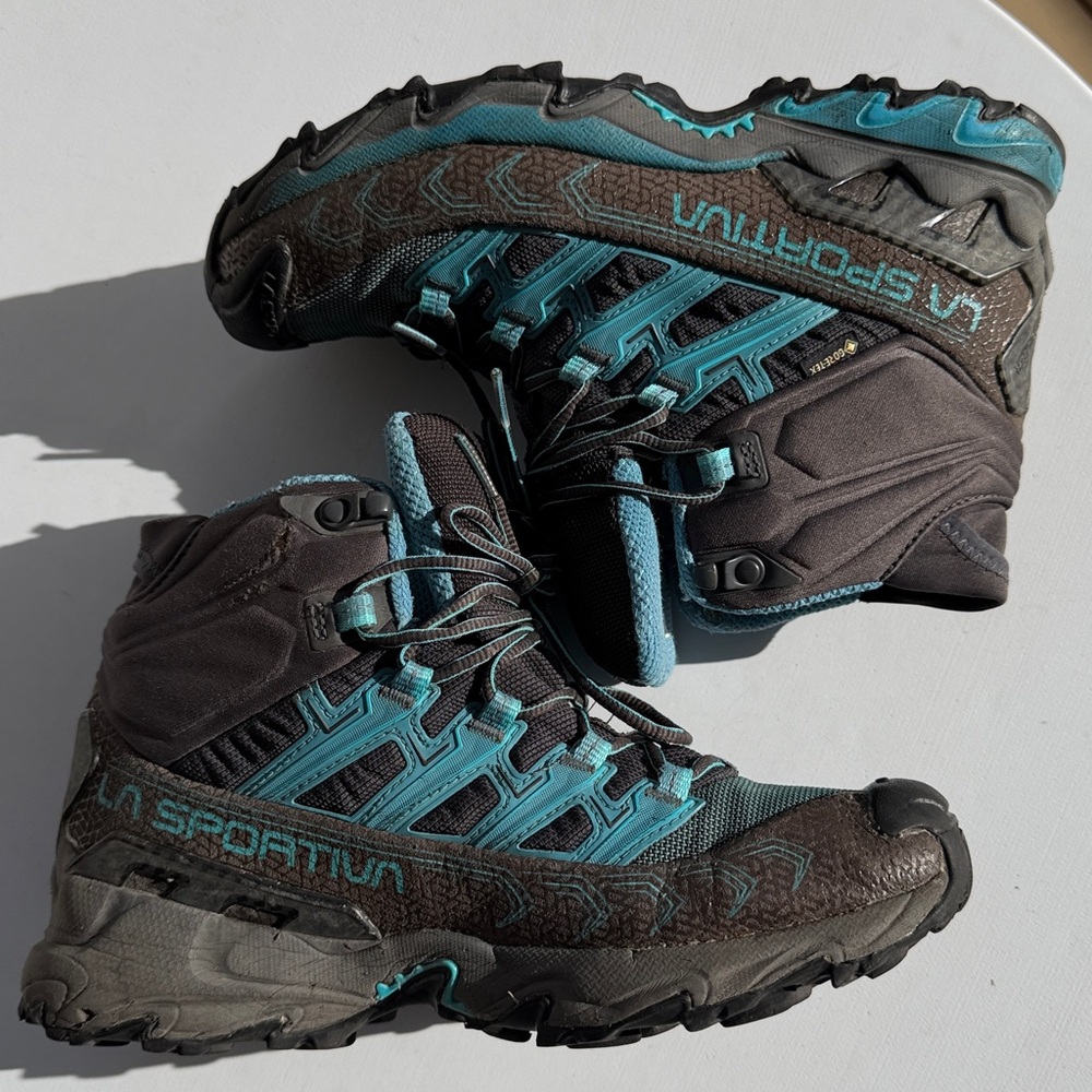 Sportiva Ultra Raptor II Mid GTX Hiking Shoes In Carbon/Topaz Sz-8 - Picture 14 of 15